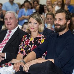 Jamie Dornan, su hermana Jessica Dornan y su padre Jim Dornan