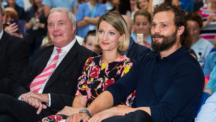 Jamie Dornan, su hermana Jessica Dornan y su padre Jim Dornan