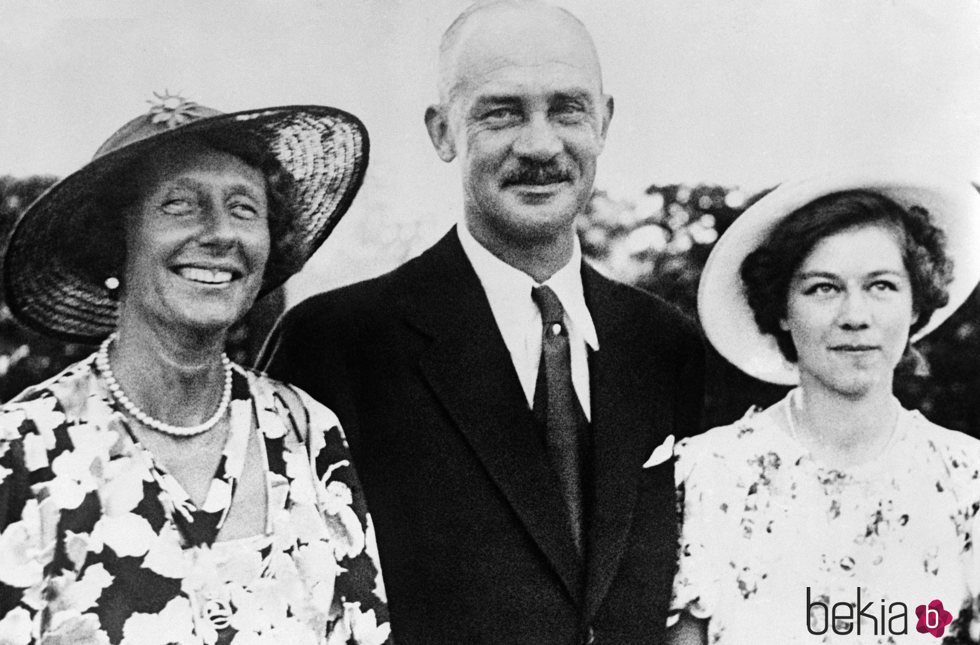 Federica de Grecia con sus padres, Ernesto Augusto de Hannover y Victoria Luisa de Prusia