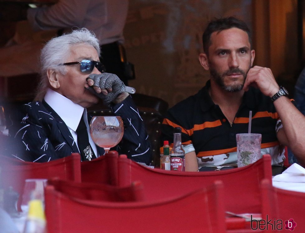 Karl Lagerfeld y Sébastien Jondeau en Saint Tropez en 2015