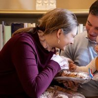 Guillermo y Stéphanie de Luxemburgo, muy cariñosos con su hijo Carlos de Luxemburgo en su primer Bretzelsonndeg