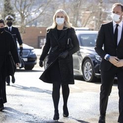 Marta Luisa de Noruega, Haakon y Mette-Marit de Noruega en el funeral de Erling Lorentzen