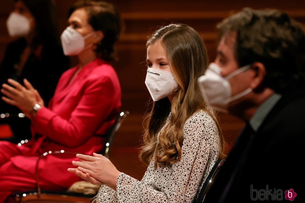 La Princesa Leonor con un micrófono en su primer acto oficial en solitario en la sede del Cervantes