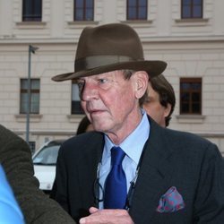 Ernesto de Hannover a la salida de su juicio en Austria