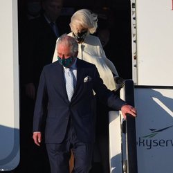 El Príncipe Carlos y Camilla Parker a su llegada a Grecia para celebrar el bicentenario de la Independencia de Grecia