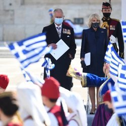 El Príncipe Carlos y Camilla Parker en la celebración del bicentenario de la Independencia de Grecia