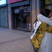 Olga Moreno despidiéndose de Rocío Flores antes de poner rumbo a 'Supervivientes 2021'