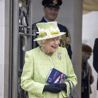 La Reina Isabel muy sonriente en su primer acto oficial de 2021