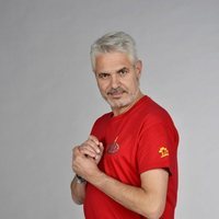 Agustín Bravo posando en la foto oficial de 'Supervivientes 2021'