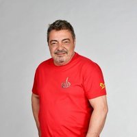 Antonio Canales posando en la foto oficial de 'Supervivientes 2021'