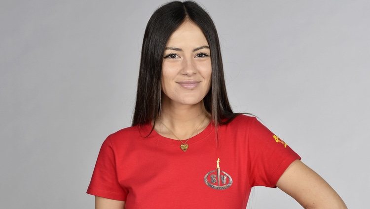 Melyssa Pinto posando en la foto oficial de 'Supervivientes 2021'