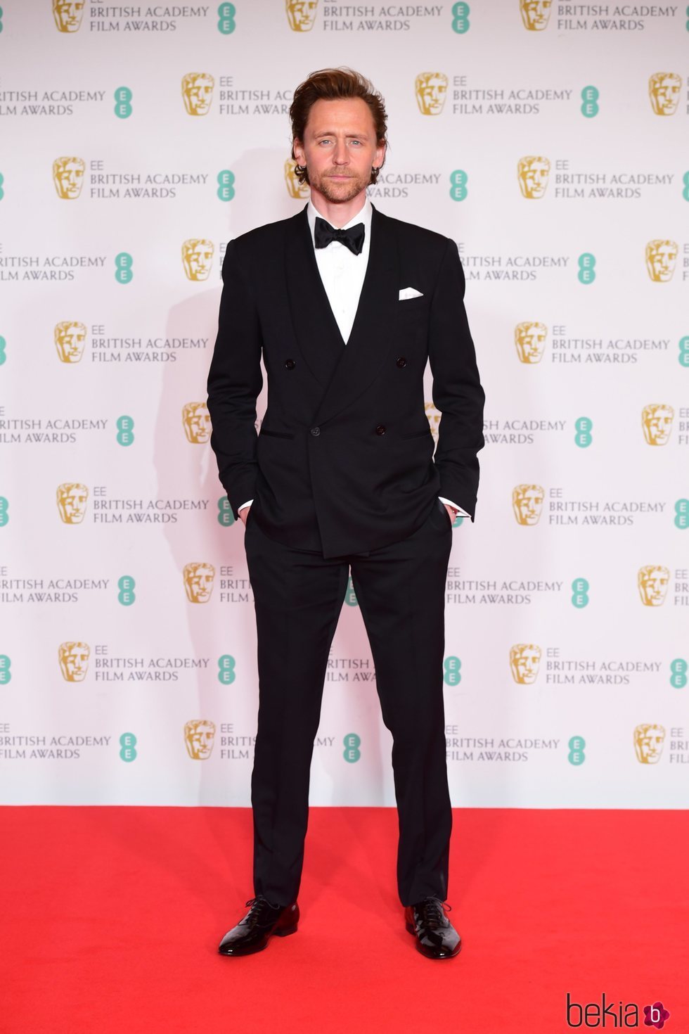 Tom Hiddleston en los BAFTA 2021