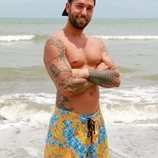 Omar Sánchez posa en la playa en 'Supervivientes 2021'