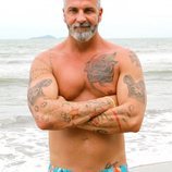 Carlos Alba posa en la playa en 'Supervivientes 2021'