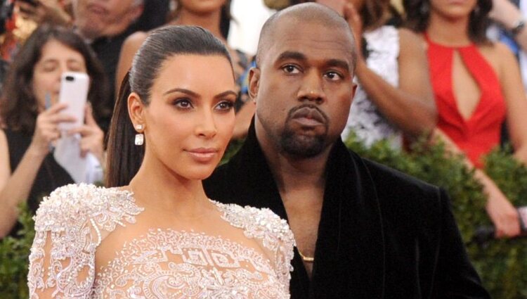 Kim Kardashian y Kanye West en la Gala del MET 2015