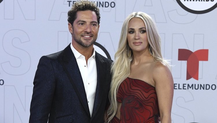 David Bisbal y Carrie Underwood en la alfombra roja de los Latin American Music Awards 2021