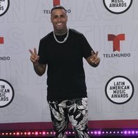 Nicky Jam en la alfombra roja de los Latin American Music Awards 2021