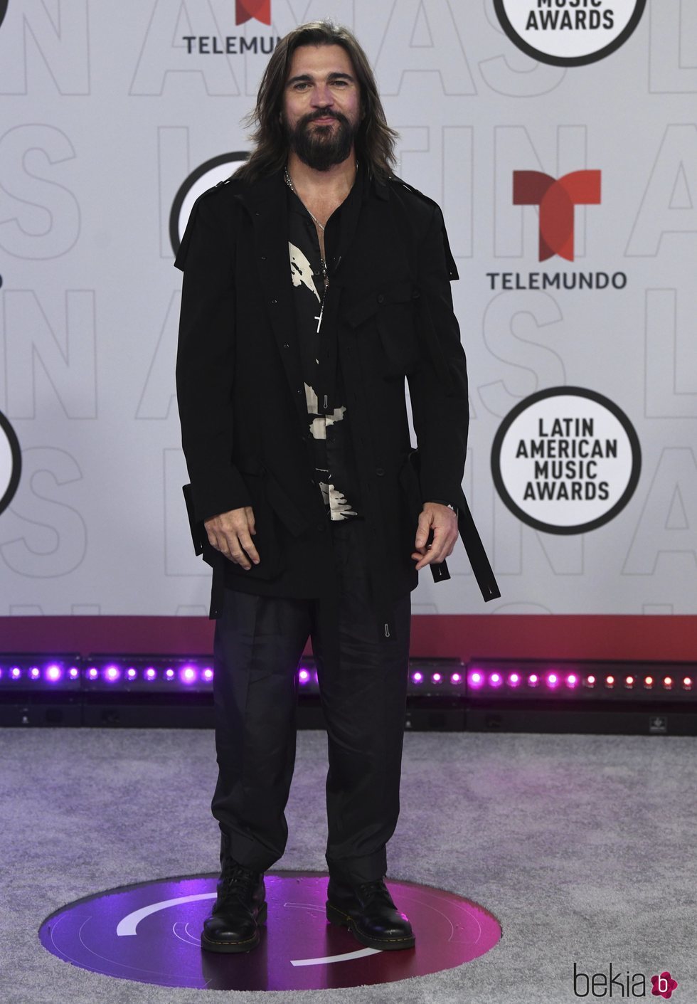 Juanes en la alfombra roja de los Latin American Music Awards 2021