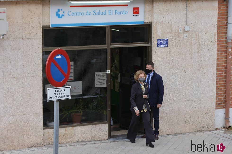 La Reina Sofía tras recibir la segunda dosis de la vacuna contra el coronavirus