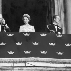 La Reina Isabel y el Duque de Edimburgo con sus tíos Gustavo VI Adolfo y Luisa de Suecia