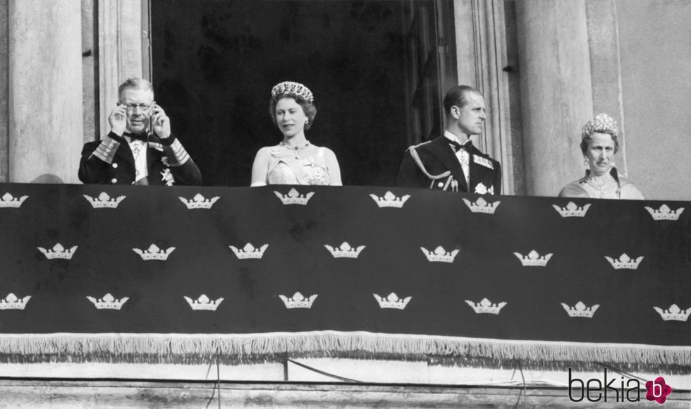 La Reina Isabel y el Duque de Edimburgo con sus tíos Gustavo VI Adolfo y Luisa de Suecia