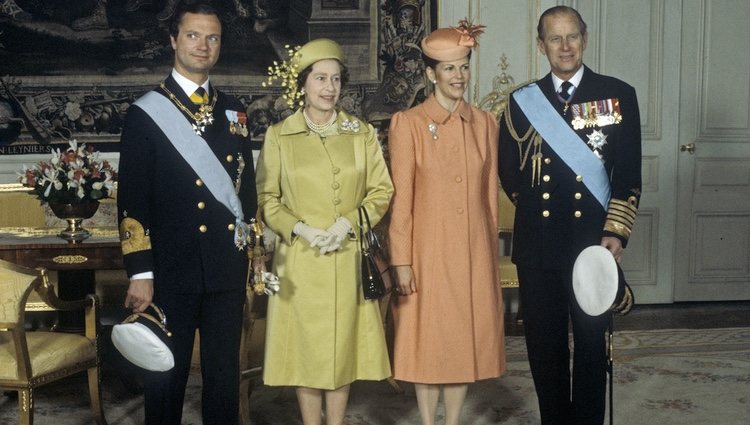 La Reina Isabel y el Duque de Edimburgo con Carlos Gustavo y Silvia de Suecia