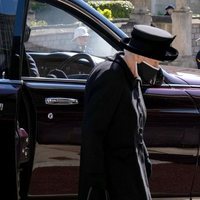 La Reina Isabel, cabizbaja llegando al funeral del Duque de Edimburgo