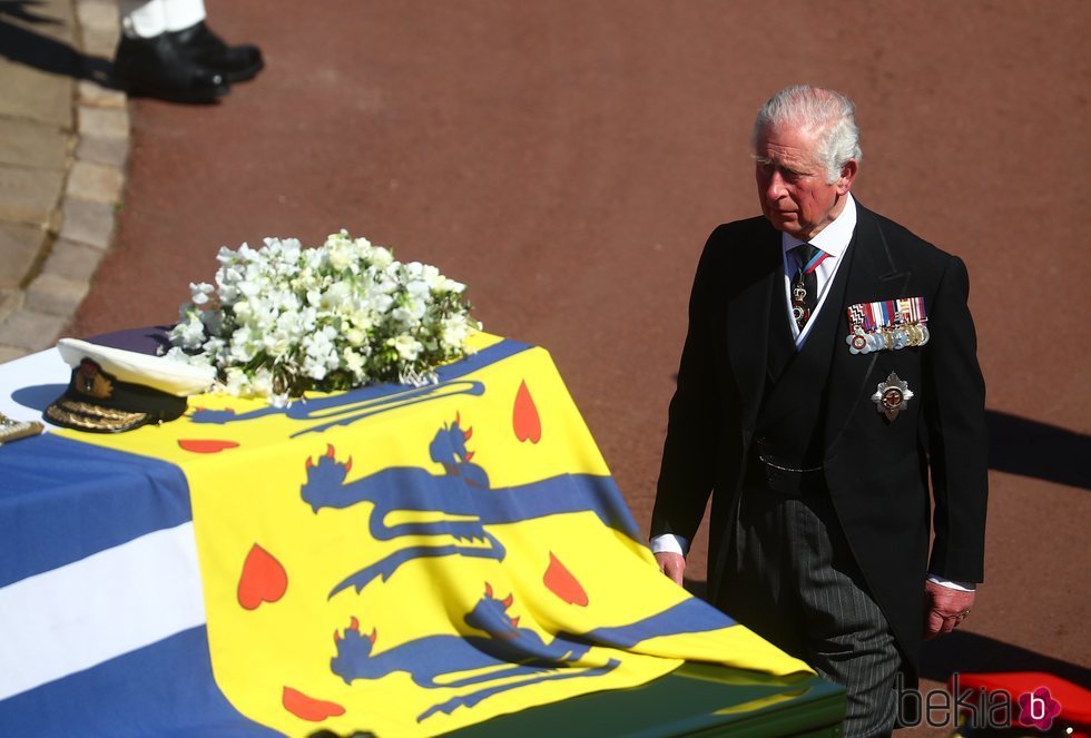 El Príncipe Carlos en el cortejo fúnebre del Duque de Edimburgo