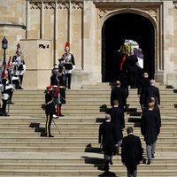 Los restos mortales del Duque de Edimburgo entran a la capilla de San Jorge