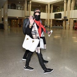 Isabel Pantoja en el aeropuerto de Jerez de la Frontera viajando a Madrid