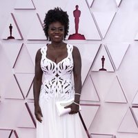 Viola Davis en la alfombra roja de los Premios Oscar 2021