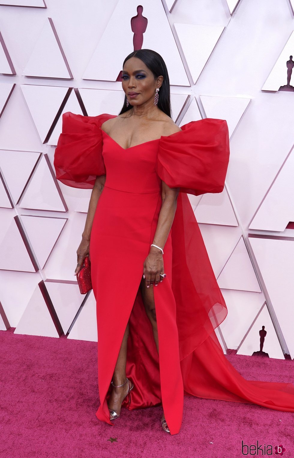 Angela Bassett en la alfombra roja de los Premios Oscar 2021