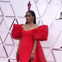 Angela Bassett en la alfombra roja de los Premios Oscar 2021