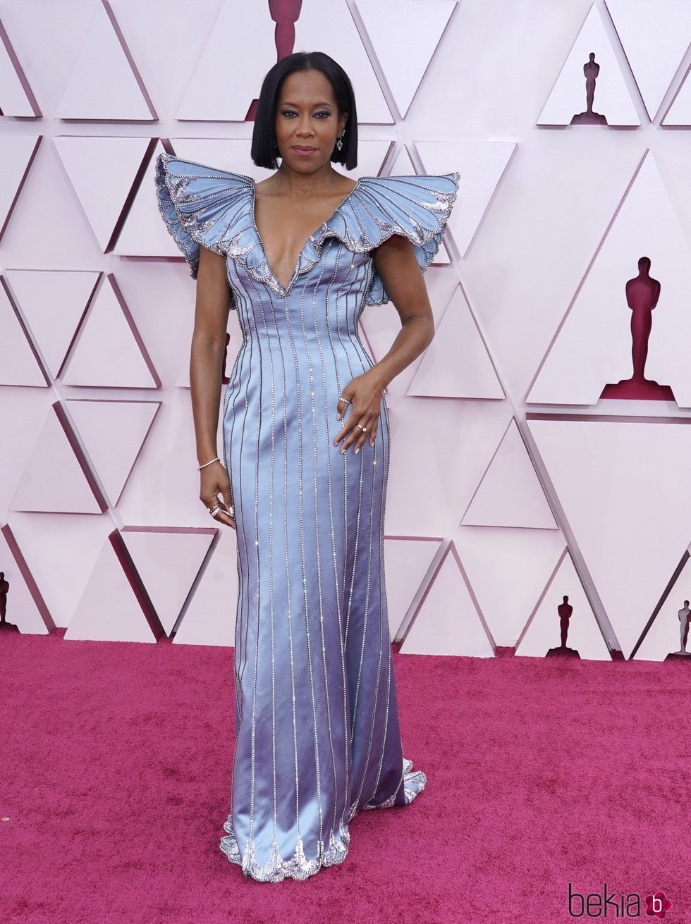 Regina King en la alfombra roja de los Premios Oscar 2021