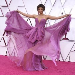 Halle Berry, espectacular en la alfombra roja de los Premios Oscar 2021