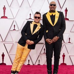 Martin Desmond Roe y Travon Free en la alfombra roja de los Premios Oscar 2021