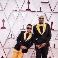 Martin Desmond Roe y Travon Free en la alfombra roja de los Premios Oscar 2021