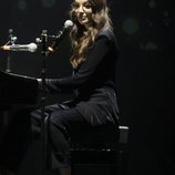 Ana Guerra, al piano en el concierto Únicas de Cadena Dial