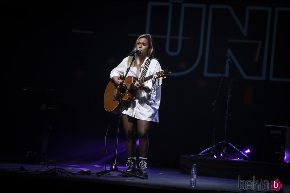 Yoly Saa en el concierto Únicas de Cadena Dial