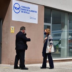 La Reina Sofía, recibida en el Banco de Alimentos de Sevilla