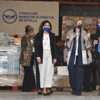 La Reina Sofía durante su visita al Banco de Alimentos de Sevilla