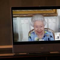 La Reina Isabel en su primer acto tras el funeral del Duque de Edimburgo