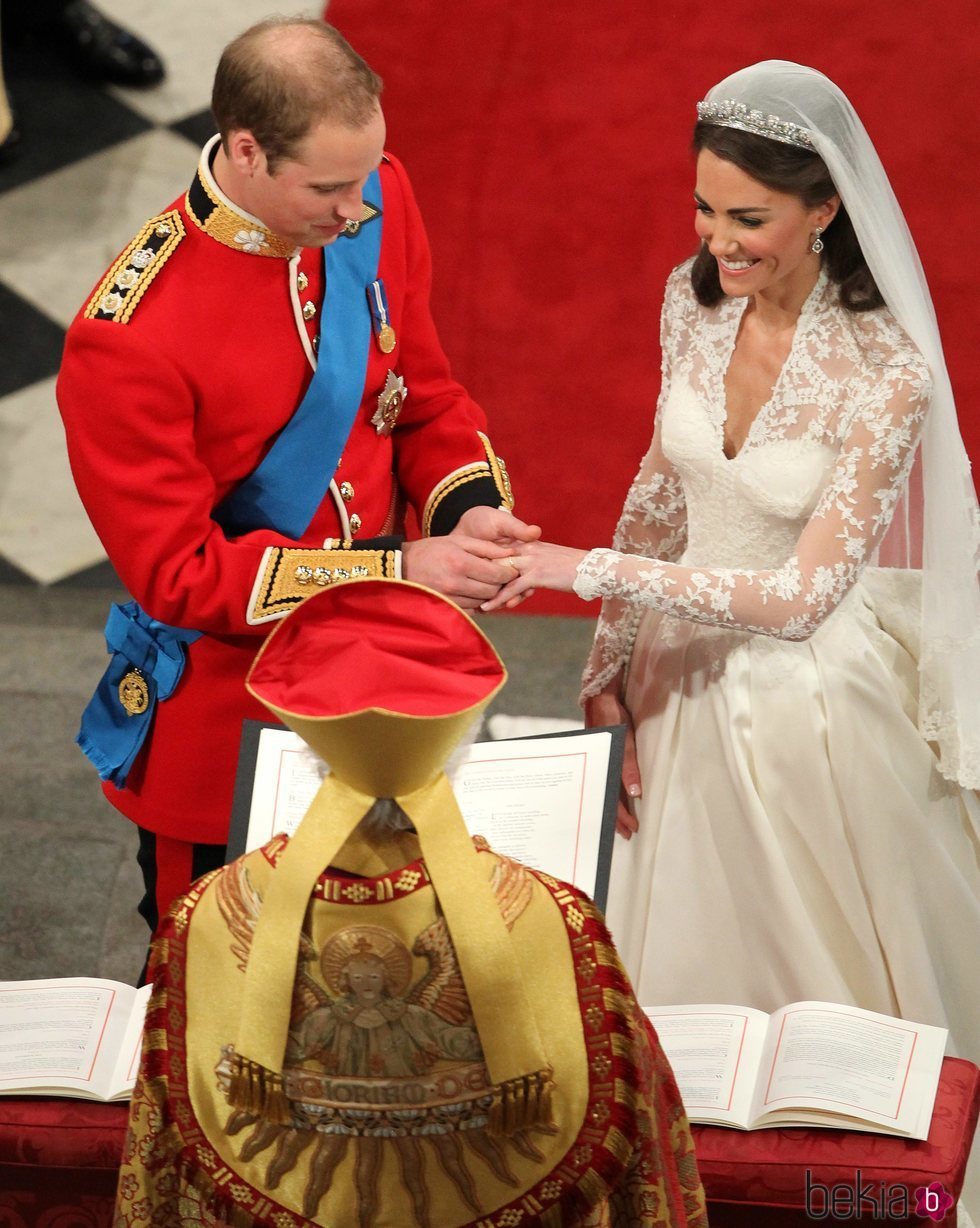 El Príncipe Guillermo y Kate Middleton en un momento de su boda