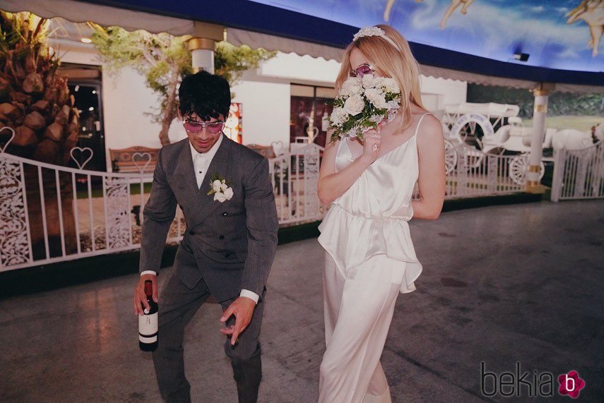 Sophie Turner y Joe Jonas, divertidos en su boda en Las Vegas