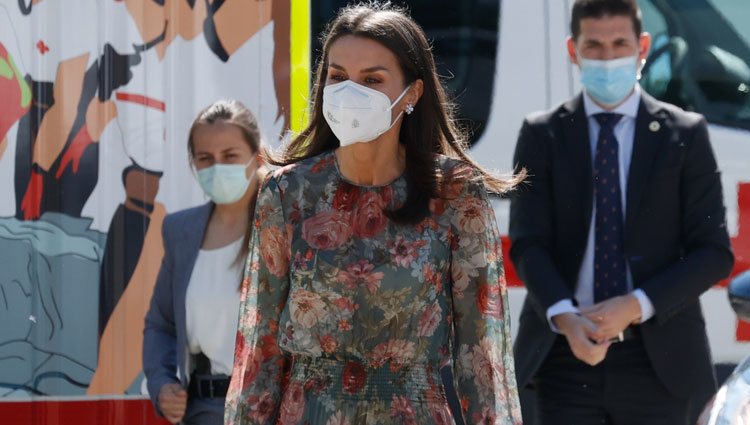 La Reina Letizia a su llegada al acto conmemorativo del Día de la Cruz Roja y de la Media Luna Roja 2021