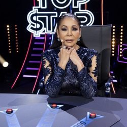 Isabel Pantoja en la mesa del jurado en el primer programa de 'Top Star'