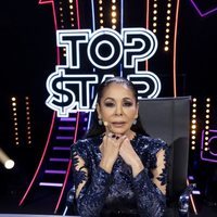 Isabel Pantoja en la mesa del jurado en el primer programa de 'Top Star'