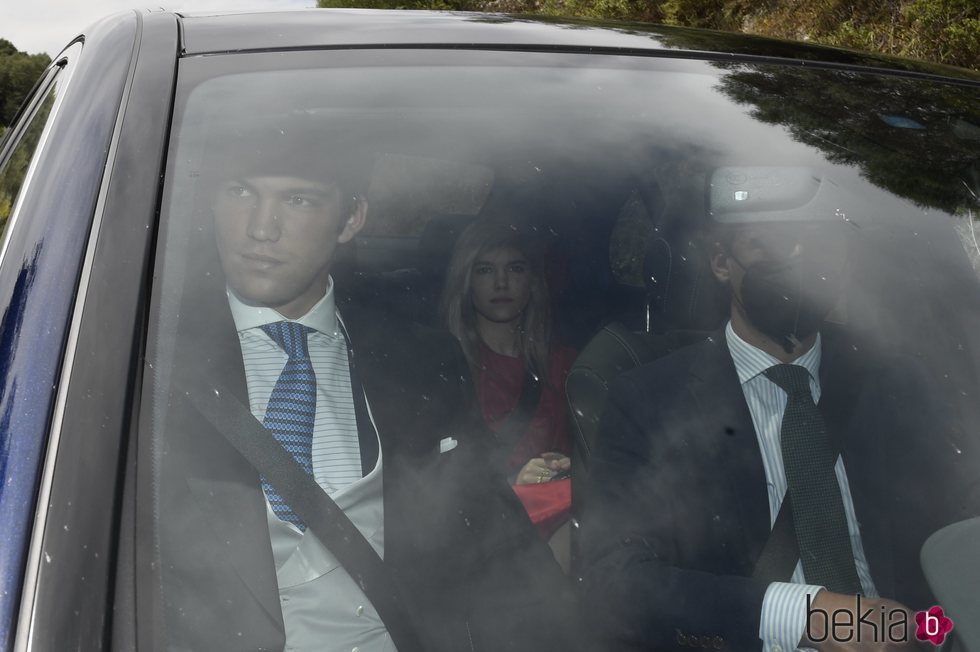 Isabella y Juan Ruiz de Rato llegando a la boda de su hermana Alejandra Ruiz de Rato