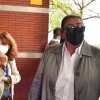 María del Monte en el tanatorio tras la muerte de su hermano Juan Carlos Tejado