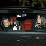 Laura Matamoros con Benji Aparicio llegando a un restaurante